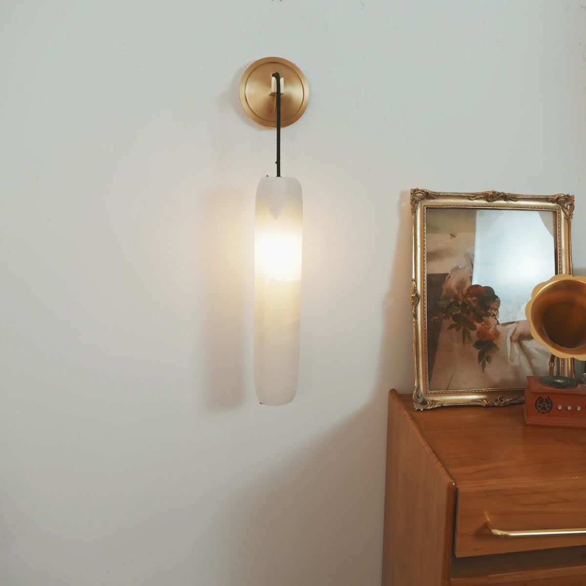 Alabaster Flute Wall Lamp